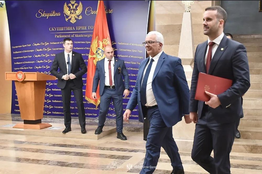 Poslanici kojima je izrečena mjera ne mogu da postavljaju pitanja premijeru