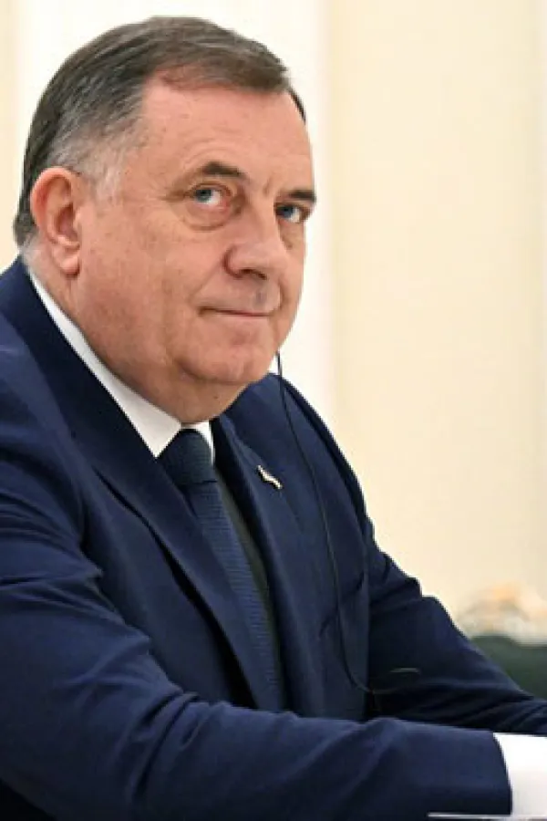 Milorad Dodik, interpol potjernica