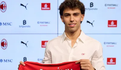 Žoao Feliks sa dresom Milana