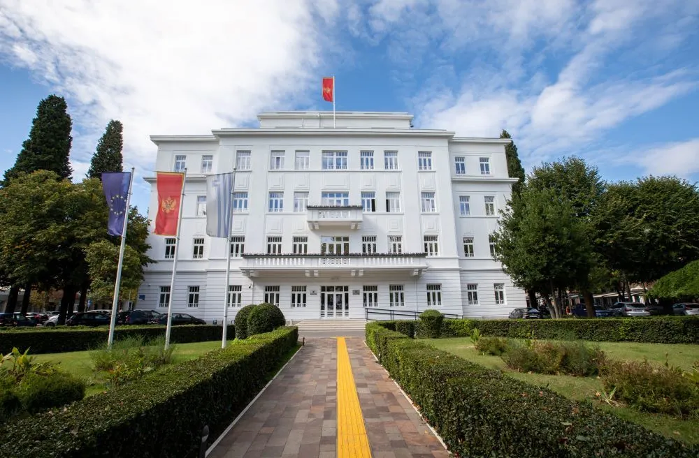 Подстанарима намијењено 100.000 еура