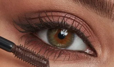 Smeđa maskara je ponovo u fokusu zahvaljujući Điđi Hadid