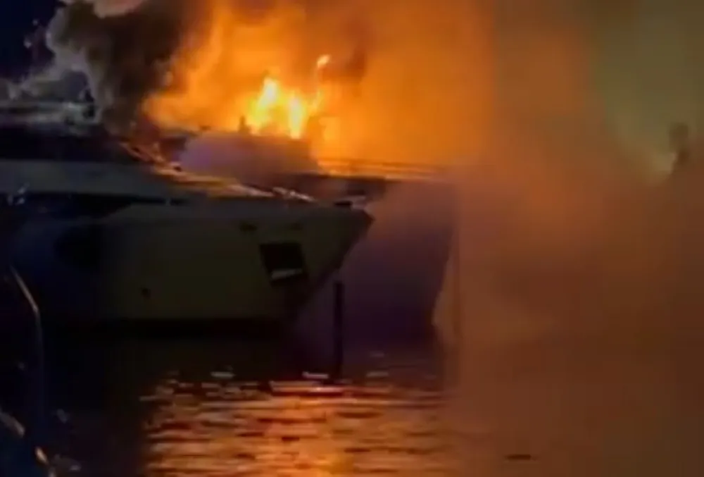 U marini Portonovi izgorela luksuzna jahta