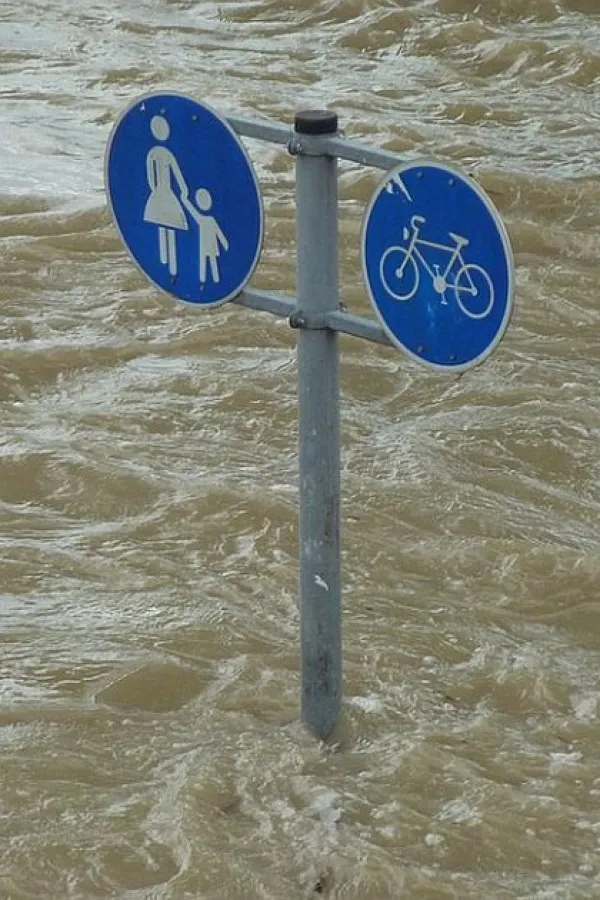 Poplave u BiH: Vanredno stranje u vi&scaron;e op&scaron;tina, traga se za dvije osobe