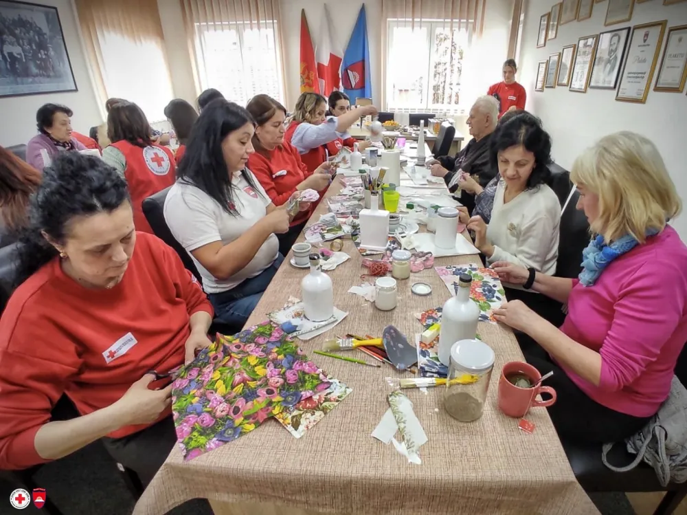 Održana dekupaž radionica: Stariji Bjelopoljci dan obogatili kreativno&scaron;ću