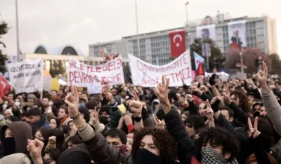 Stotine hiljada ljudi na protestu protiv hap&scaron;enja gradonačelnika Istanbula