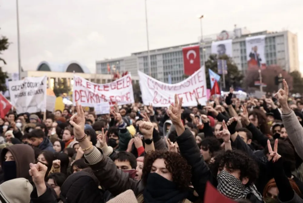 Stotine hiljada ljudi na protestu protiv hap&scaron;enja gradonačelnika Istanbula