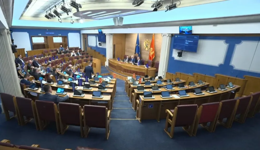 CDT: Skoro 80 odsto građana smatra da političari dezinformi&scaron;u javnost