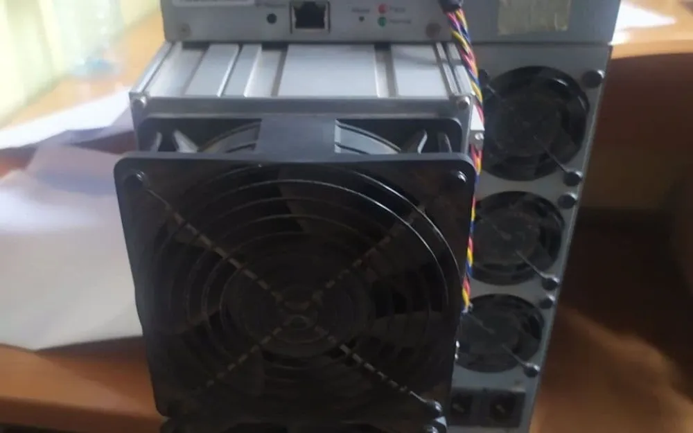 Uprava carina: Tokom granične kontrole oduzeto &scaron;est uređaja za rudarenje kriptovaluta