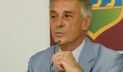 Vi&scaron;e lica jedne države