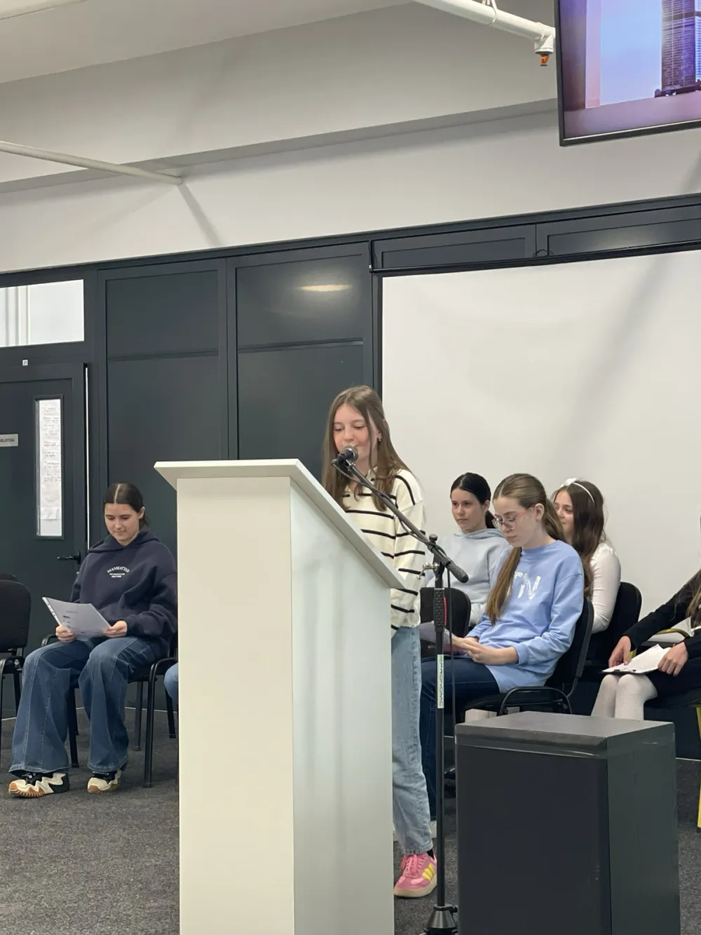 Čarobni svijet poezije predstavilo 68 učenika