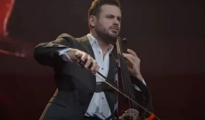 (VIDEO) Hauser odsvirao srpsku tradicionalnu pjesmu: "Tamo daleko" na čelu