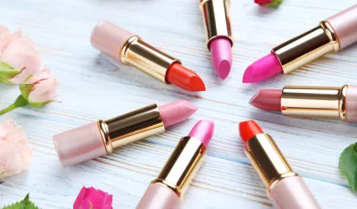 Ružičasti ruževi&nbsp;zabavan dodatak svakom izgledu