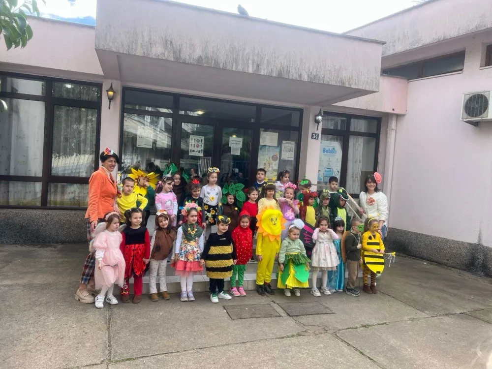 (VIDEO) Proljećni maskenbal u vrtiću &bdquo;Ljubica Popović&ldquo;: Od sunca, puža, kukuruza do leptira i pčelara