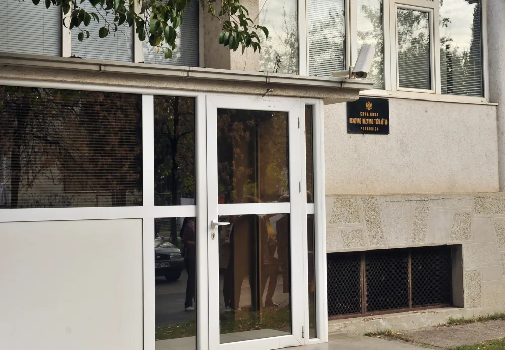 Podgoričaninu zadržavanje do 72 sata, u podrumu kuće pronađene dvije bombe