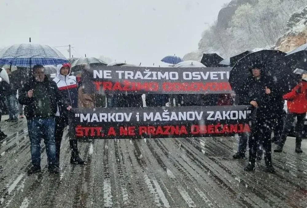 Organizovana trosatna "Blokada upozorenja" na Kru&scaron;evom Ždrijelu: "Ne tražimo osvetu, tražimo odgovore"