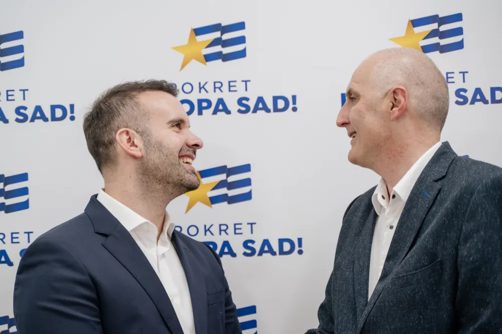 Spajić uručio članske karte: Građani Nik&scaron;ića žele promjene