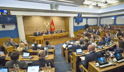 Poslanicima plate veće i do 530 eura