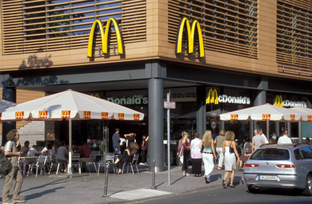  Copyright: imago/Steinach via Guliver image McDonalds am Potsdamer Platz in Berlin