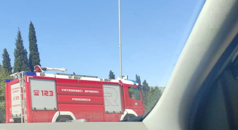 Podgorica: Izbio požar u zgradi, angažovani vatrogascim, hitna i policija