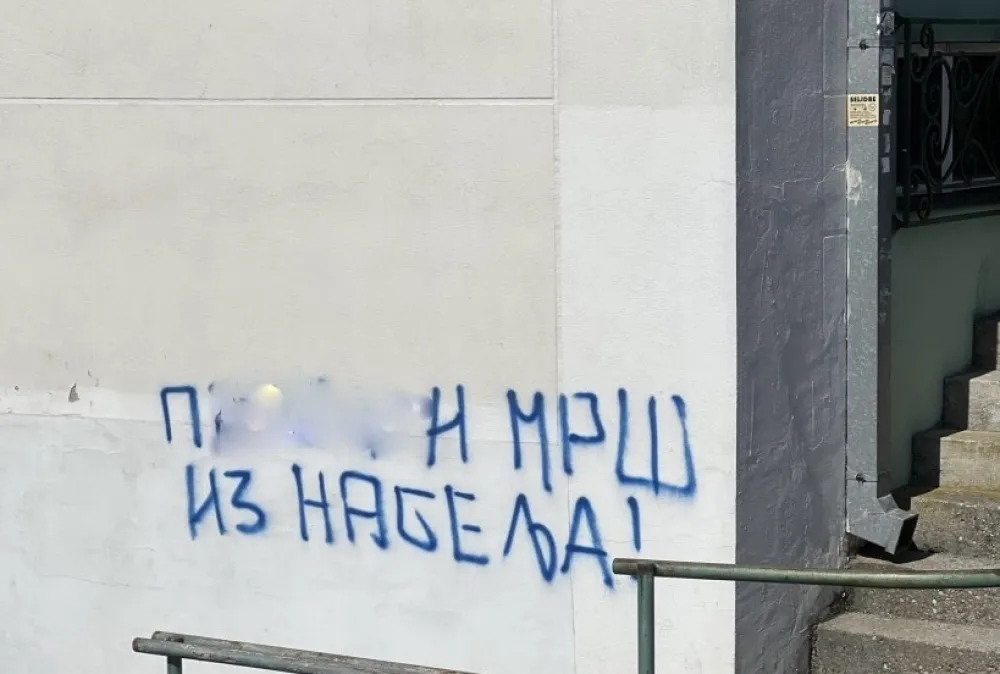 Grafit mržnje na zgradi u Podgorici u kojoj žive građanski aktivisti; Traže hitnu reakciju nadležnih
