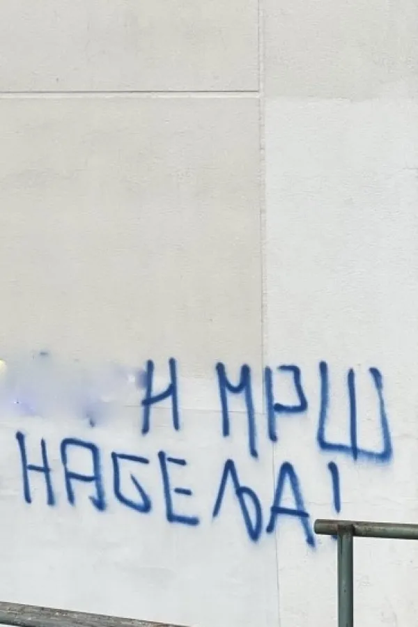 Grafit mržnje na zgradi u Podgorici u kojoj žive građanski aktivisti; Traže hitnu reakciju nadležnih