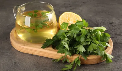 Čaj od per&scaron;una pomaže kod oticanja nogu