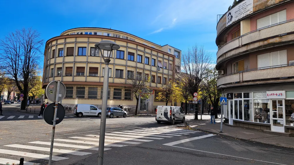 Kamenovanje i paljenje vozila za vrijeme zavr&scaron;ne konvencije "Za budućnost Nik&scaron;ića", policija radi na otkrivanju počinilaca