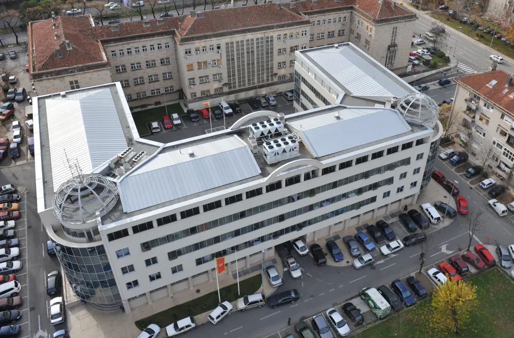 UP: U Nik&scaron;iću o&scaron;tećeno pet vozila stranih državljana, &scaron;aljemo Posebnu jedinicu policije da osigura bezbjednost građana