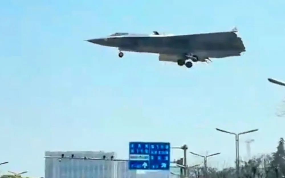 KIneski borbeni avion