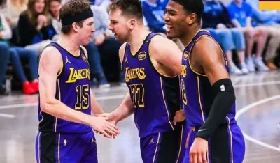 Slavili protiv Maveriksa: Igrači Lejkersa