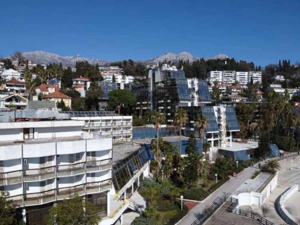 Osumnjičeni sekretar i biv&scaron;i rukovodioci "Vektra Boke" da su fiktivno zapo&scaron;ljavali i isplaćivali sinove