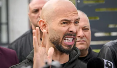 Endrju Tejt osumnjičen da je mučio, silovao i prijetio ubistvom žrtvama