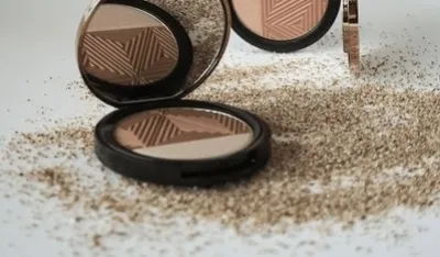 Savjeti profesionalnih &scaron;minkera: Gdje nanijeti bronzer za prirodno osunčan ten