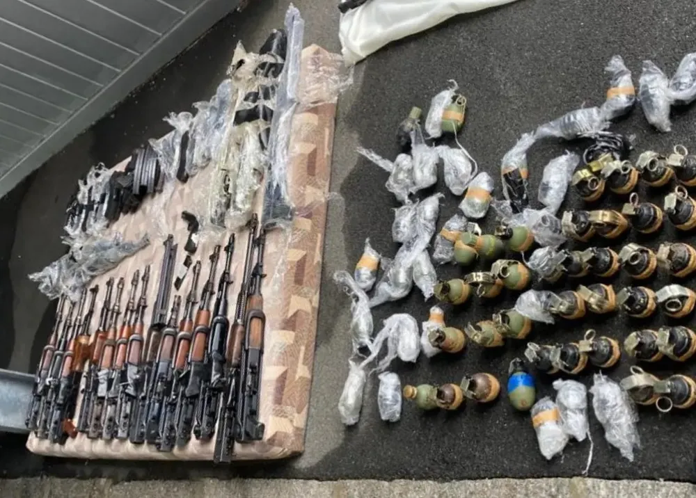 (FOTO) EUROPOL: Uhap&scaron;eni osumnjičeni za &scaron;verc oružja velike snage sa ilegalnih trži&scaron;ta na Zapadnom Balkanu