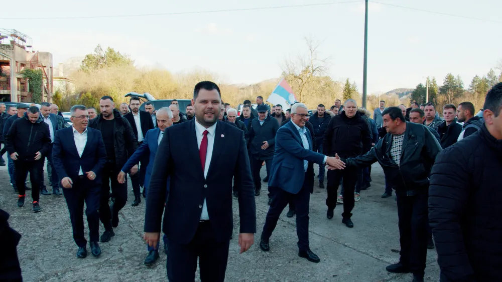 "Za budućnost Nik&scaron;ića": Optužba o zaplijenjom novcu notorna laž, na skupovima DPS-a vidimo ikonografiju iz Minhena iz 1933.