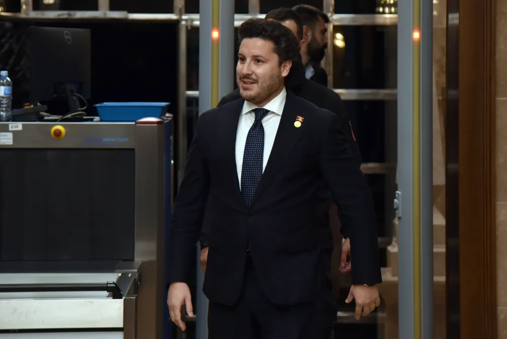 Abazović: Spajić ne stavlja na dobo&scaron; samo Veliku plažu, Specijalno državno tužila&scaron;tvo već trebalo da reaguje