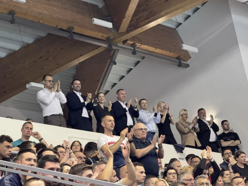 (FOTO) Spajić, &Scaron;ćekić i Mujović na utakmici Crna Gora-Hrvatska