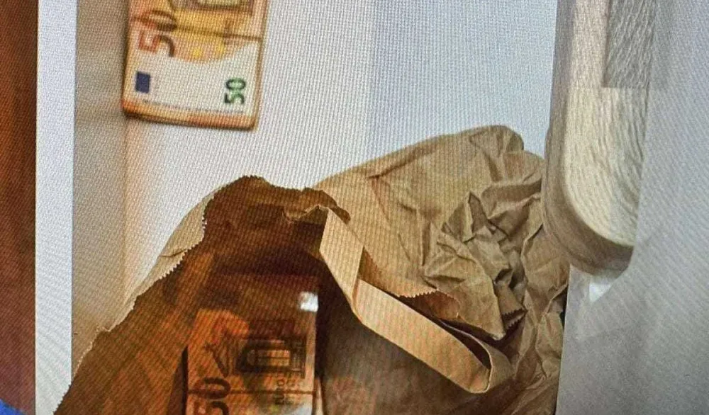 UP: Jedan Beograđanin uhap&scaron;en u Budvi, drugi protjeran iz Crne Gore, a kod Cetinjanina pronađeni pronađeni novac, SIM kartice, kamera