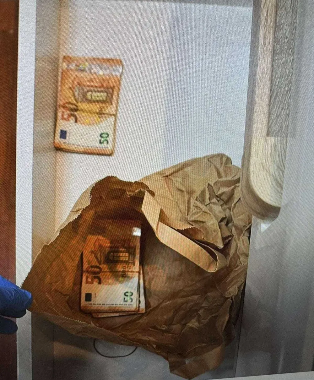 UP: Jedan Beograđanin uhap&scaron;en u Budvi, drugi protjeran iz Crne Gore, a kod Cetinjanina pronađeni pronađeni novac, SIM kartice, kamera