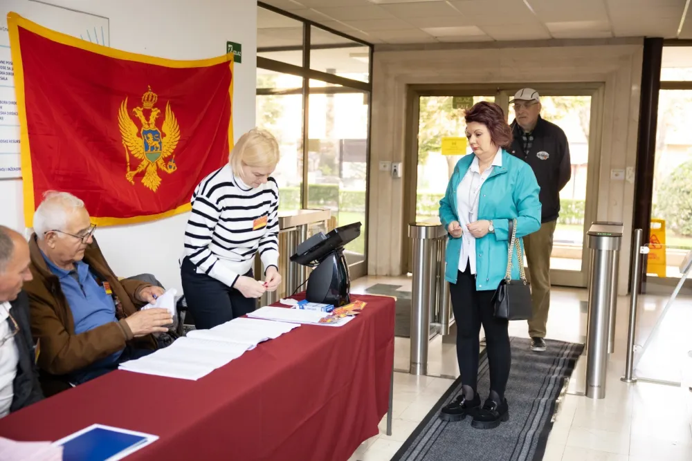 (UŽIVO) Rezultati u Nik&scaron;iću na&nbsp;osnovu 98,67 odsto prebrojanih glasova: DPS 16, ZBNK 15, PES pet mandata