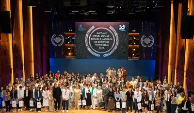 Premijer uručio nagrade najboljim učenicima na Državnom takmičenju za 2025. godinu