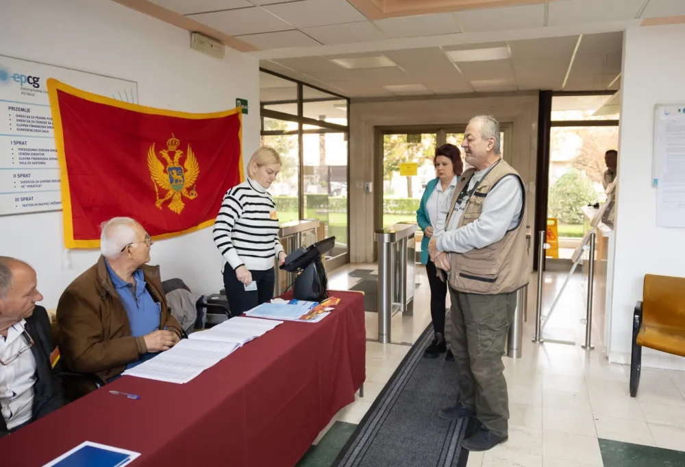 Prvi rezultati izbora&nbsp;u Nik&scaron;iću -&nbsp;Podaci Demokrata na osnovu 16,23 odsto: ZBNK 16, DPS 14, PES pet mandata...