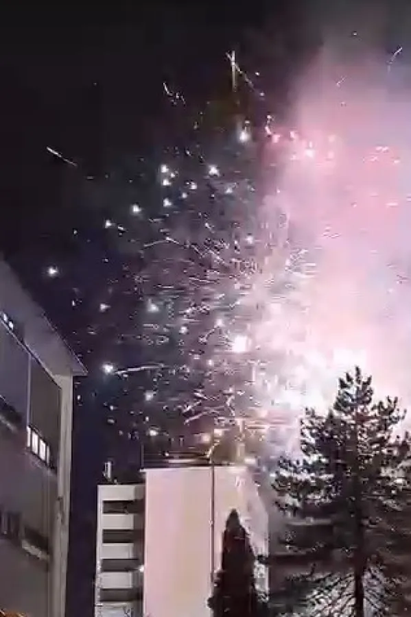 (FOTO/VIDEO) Vatromet i &scaron;ampanjac za izborni rezultat ZBCG u Nik&scaron;iću