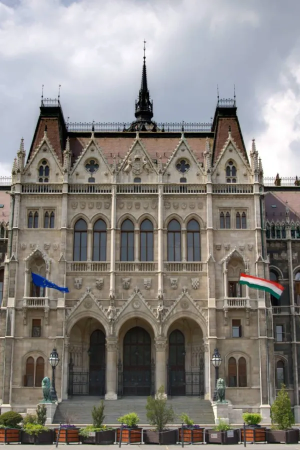 Mađarski parlament usvojio amandman ustava, zabranjena parada ponosa uz brojne druge izmjene
