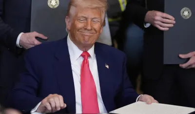 Tramp razmatra privremeno izuzeće automobilske industrije od carina