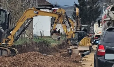 U bjelopoljskoj MZ Gubavač cijevi od vodovoda ostale po sredini puta