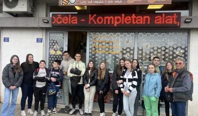 Đaci O&Scaron; "Vuk&nbsp;Karadžić" na edukativnoj radionici u radnji "Bio Bi": Upoznali se sa alatom, priborom i opremom&nbsp;