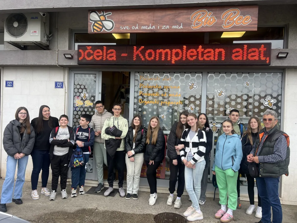 Đaci O&Scaron; "Vuk&nbsp;Karadžić" na edukativnoj radionici u radnji "Bio Bi": Upoznali se sa alatom, priborom i opremom&nbsp;