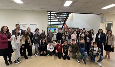 O&Scaron; "Radojica Perović" i O&Scaron; "&Scaron;tampar Makarije" dobile reciklomate: Za pet boca na poklon olovka