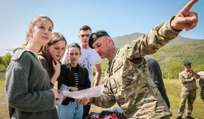 Srednjo&scaron;kolci posjetili kasarnu VCG u Danilovgradu